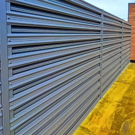 Двусторонний забор ранчо из штакетника Эко-М 7024 Серый Графит шахматка