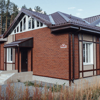 Фaсадная плитка Hauberk коллекция Кирпич цвет Терракотовый на фасаде дома фото 11